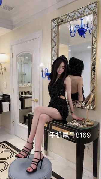 卡人🏠💛💛💛💛广州  粥粥高级自然脸天花板身高168  体重80斤  胸围C自媒体博主  独立服装设计师精通日韩泰英4国语言自带5星豪华🏠自带豪🚗#粥粥