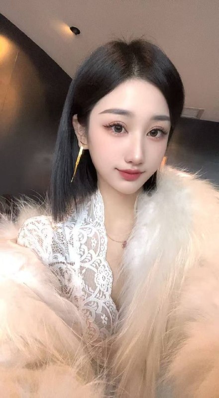 卡人🏠💛💛💛💛广州🆕人🌟人刚下水一个K都不认识  圈外女友圈外短发网红主播 健身达人 兼职开🌟七七•    身高:168          Cup：D🐻•     年龄02年       高素质女友feel•     温柔懂事        耐心礼貌待K•     皮肤雪白         可素颜见•     腰细腿长          蜜桃🍑臀•💖遇见便是上上签，期待与您相见～#七七#御姐#短发