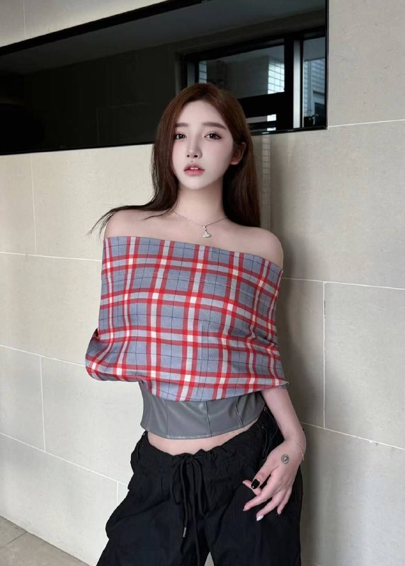 广州 初音🏠硬5🦜小红书3w粉马甲线🍑臀  175D真🐻无添加 一身大牌健身达人 性感网红 腿长 腰细  声音甜美照片视频都是本人现实生活照‼