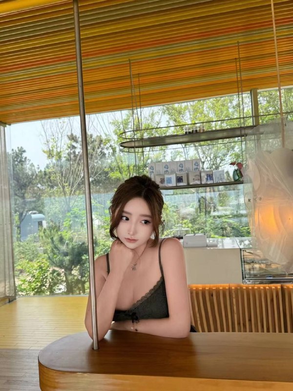 广州 初音🏠硬5🦜小红书3w粉马甲线🍑臀  175D真🐻无添加 一身大牌健身达人 性感网红 腿长 腰细  声音甜美照片视频都是本人现实生活照‼