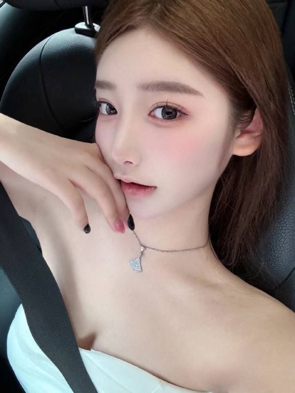 广州 初音🏠硬5🦜小红书3w粉马甲线🍑臀  175D真🐻无添加 一身大牌健身达人 性感网红 腿长 腰细  声音甜美照片视频都是本人现实生活照‼