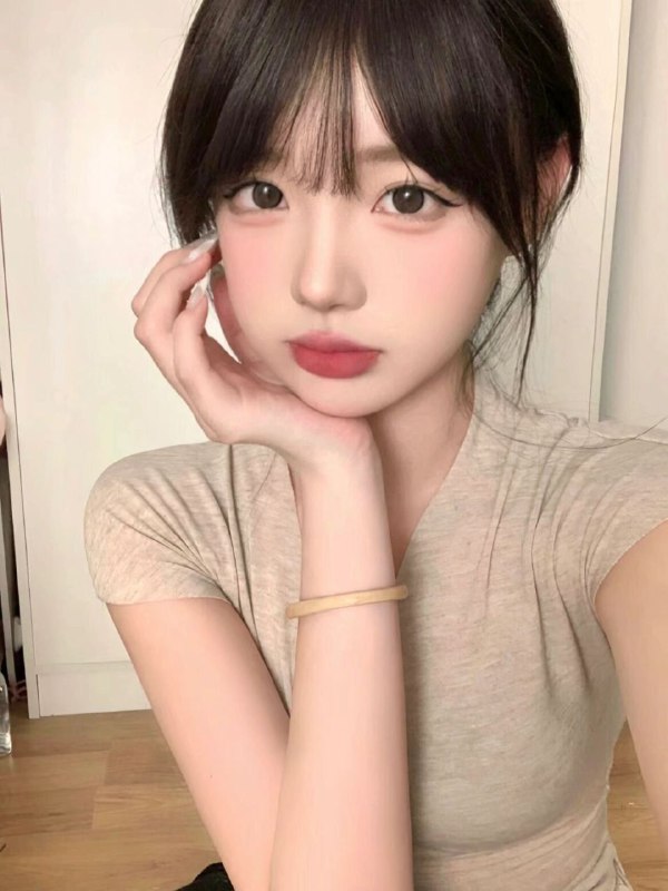 广州糖宝♈粤语176 02年白🐯🐻D粤籍 人美声甜气质佳形象好 爱好高尔夫滑雪旅游爬山书画音乐，素质高~筷子腿小蛮腰#广州#七友#白🐯