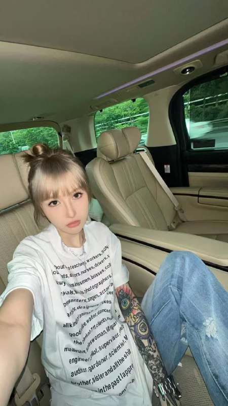 杨弈广州网红纹身师• 𝐇𝐞𝐢𝐠𝐡𝐭身高/176• 𝐖𝐞𝐢𝐠𝐡𝐭体重/47kg• 𝐁𝐮𝐬𝐭胸围/🐻D• 𝐀𝐠𝐞年龄/ 02🌟上得了厅堂，下得了书房🌟可动可静🌸可柔可狂🌸耐心有素🌟穿衣大牌，大长腿 马甲线 高级脸 大眼睛