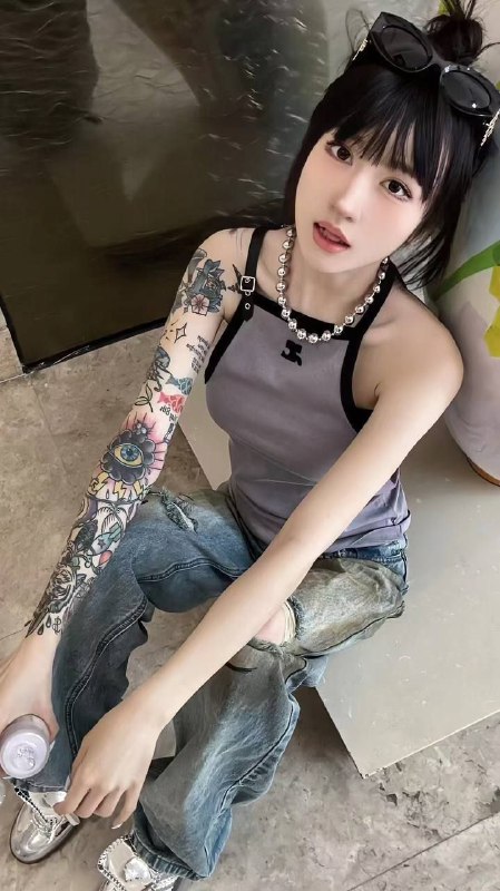 杨弈广州网红纹身师• 𝐇𝐞𝐢𝐠𝐡𝐭身高/176• 𝐖𝐞𝐢𝐠𝐡𝐭体重/47kg• 𝐁𝐮𝐬𝐭胸围/🐻D• 𝐀𝐠𝐞年龄/ 02🌟上得了厅堂，下得了书房🌟可动可静🌸可柔可狂🌸耐心有素🌟穿衣大牌，大长腿 马甲线 高级脸 大眼睛