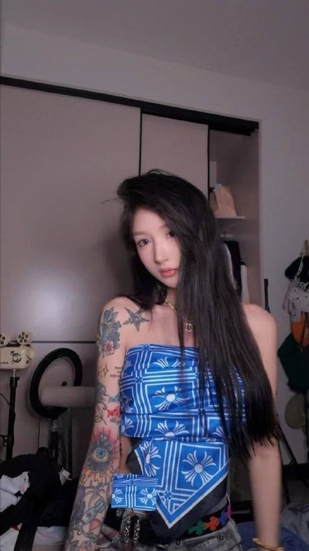 杨弈广州网红纹身师• 𝐇𝐞𝐢𝐠𝐡𝐭身高/176• 𝐖𝐞𝐢𝐠𝐡𝐭体重/47kg• 𝐁𝐮𝐬𝐭胸围/🐻D• 𝐀𝐠𝐞年龄/ 02🌟上得了厅堂，下得了书房🌟可动可静🌸可柔可狂🌸耐心有素🌟穿衣大牌，大长腿 马甲线 高级脸 大眼睛