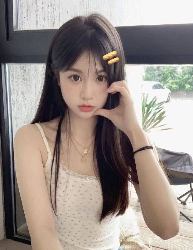 杨弈广州萌萌🧸168/   D/ 04年 成都人，皮肤白細腰筷子腿 温柔体贴人美声甜身材比例完美 腿控必備 高級氣質女友feel天然去雕饰 本人比照片好看
