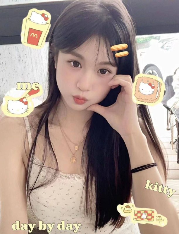 杨弈广州萌萌🧸168/   D/ 04年 成都人，皮肤白細腰筷子腿 温柔体贴人美声甜身材比例完美 腿控必備 高級氣質女友feel天然去雕饰 本人比照片好看