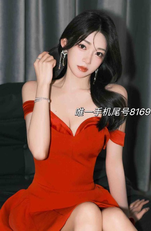 广州欢喜🏠#白虎粥粥博主  自有品牌服装主理人精通4国语言  高素质  高颜值身高168cm  体重40kg  胸围C阳光少女/性感辣妹/千金御姐/风格多变真人真照 拒绝网图 真人比照更好看灵动认准唯一手机尾号8169 其余都是假冒