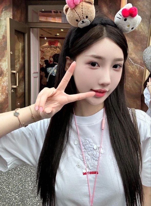 广州糖宝家ʸᵒᵘ ᵃʳᵉ ᵗʰᵉ ᶠⁱʳˢᵗ ᵃⁿᵈ ᵒⁿˡʸ.🌟圈外兼职《家3外5》⭐️初恋女友 feel⭐️打扮洋气 高素质⭐️皮肤雪白细腻身高: 166体重: 44kg年龄：02年罩杯: 真🐻D➕真人真照 可盐可甜可一字马🐎#02