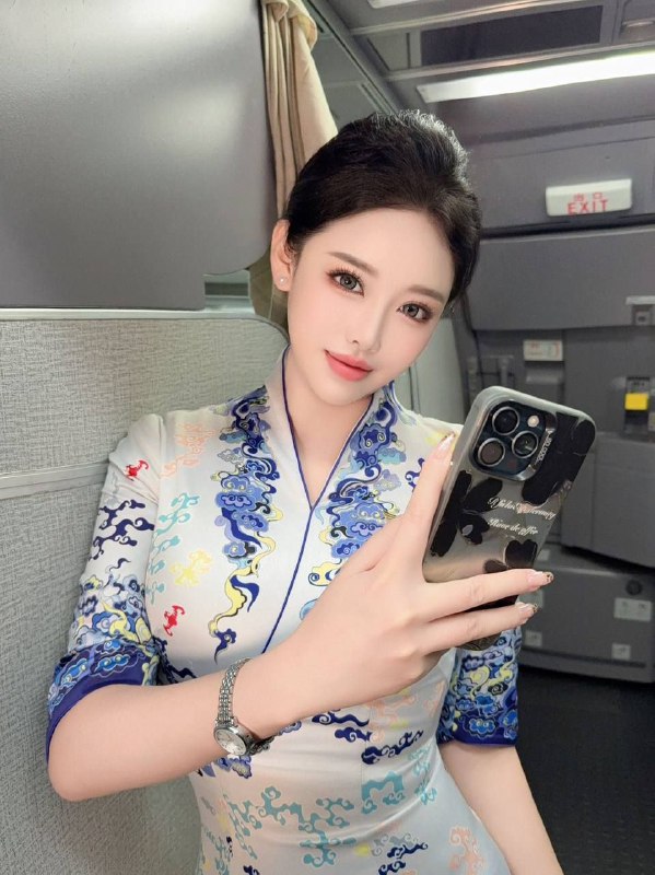 #广州糖宝家空姐祖儿海航在飞空姐（有服有证件🪪）🍃•全身0⃣️整🈚️纹身 不吸烟🚬🍃• 𝐇𝐞𝐢𝐠𝐡𝐭身高/178🍃• 𝐁𝐮𝐬𝐭胸围/天然D（真🐻）🍃•Age年龄/ 99年🍃•Skin 皮肤/冷白皮（雪白）#空姐#祖儿