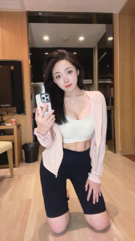 广州阿宝🏠知心姐姐罗拉36E知心大姐姐🍑臀 喜瘦勿扰純中帶慾 翹臀美胸 知心大姐姐诱惑蜜桃臀 36E绝顶真胸性感御姐音 来势汹汹 欲罢不能良家少婦欲求不滿 探索新世界168Cm_97年_49kg_36E+高情商 性格温柔内里火热爱好各种角色扮演（女仆护士秘书 老师）互动技术100% 解锁各种新姿势胸控 臀控大满足🉑69蛇纹双飞#罗拉