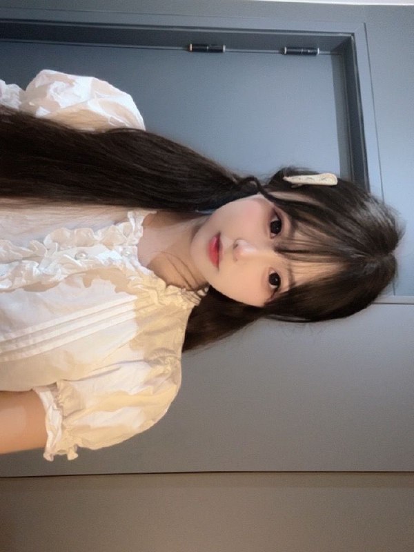 广州阿宝🏨瑶瑶170天然无整06年——————————————————————少女感满满明眸皓齿 治愈系的笑容性格极甜的小可爱乖巧温顺的猫咪🐈