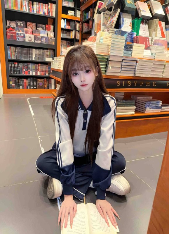 索隆🏠广州梦梦 甜美似初恋 在读大一学生🍃06萝莉小可爱   嗲妹萝莉音🐰🍃性格温柔   幼齿童颜少女    言听计从🍃身高/Height：165🍃胸围/Bust：天然D杯🍃体重/Weight：80🉑蛇纹，6.9，丝袜制服，代开，yt#梦梦