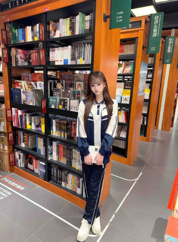 索隆🏠广州梦梦 甜美似初恋 在读大一学生🍃06萝莉小可爱   嗲妹萝莉音🐰🍃性格温柔   幼齿童颜少女    言听计从🍃身高/Height：165🍃胸围/Bust：天然D杯🍃体重/Weight：80🉑蛇纹，6.9，丝袜制服，代开，yt#梦梦
