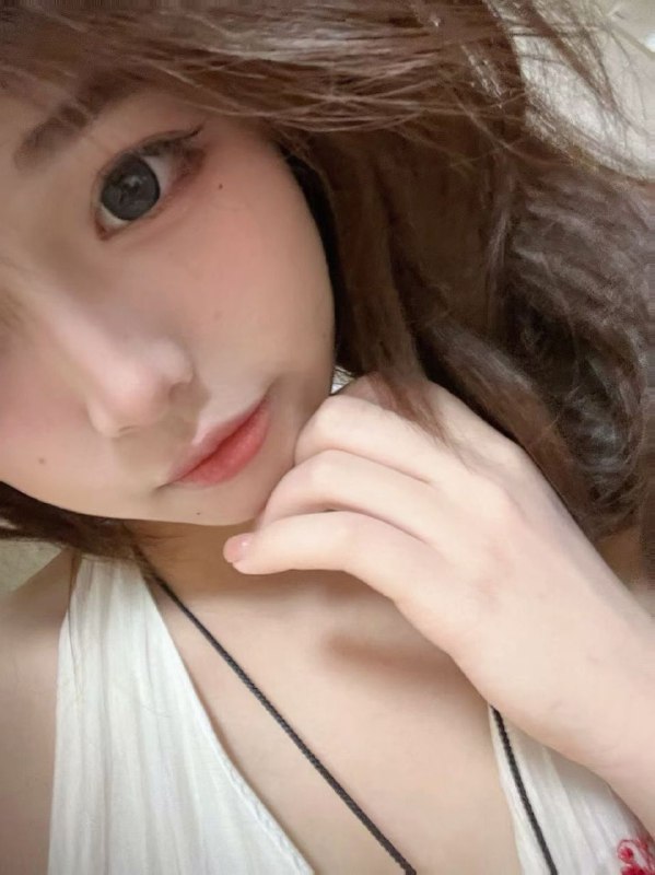 icey新菜幼态萝莉真实07年可验 身高165体重 92  真🐻D本人皮肤白皙无纹身 天生幼态娃娃脸纯天然无整 乖巧听话  驾赔