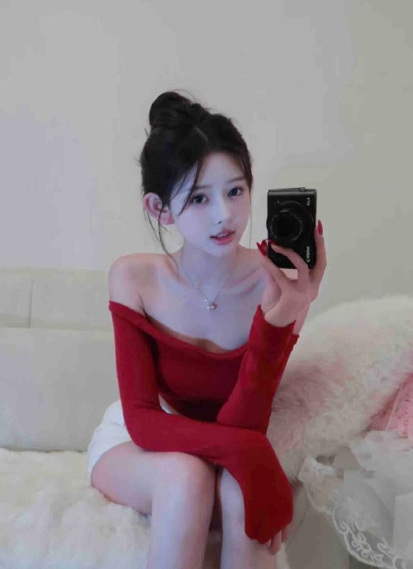 广州 莹莹172🐻D  纯天然 0整容 在校大学生短开 兼职全身雪白↕️粉嫩多姿声音甜美 初恋女友feel乖巧懂事 温柔体贴 服务周到❤️