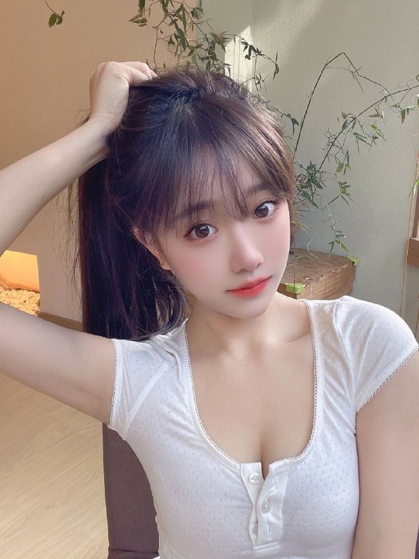 索隆🏠广州🌼🌼🌼广州白小纯，真实在校学生👩‍🎓01年，165D重庆人可jk可纯欲，本人温柔如女友般感觉，待课好💓69 双飞 都可#小羊