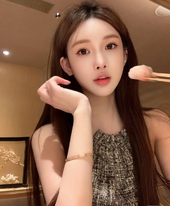 杨弈广州 硬5🦜170 E乖巧听话 可素颜见客真人真照 支持各种验证 平身健身前凸后翘蜜桃臀 马甲线