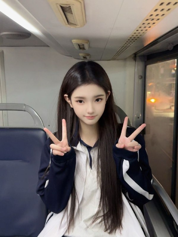 广州糖宝家❣️小林允❣️硬5⬆️w🎬· 18岁· 163B· 中南大一在读🥰· 精通爵士舞蹈💃· 新人刚破chu第一次下氵· 本人真照    1:1可挂圈——————————————————————❗清纯初恋脸 全身零整无纹身❗假赔总  低素质勿扰#小林允