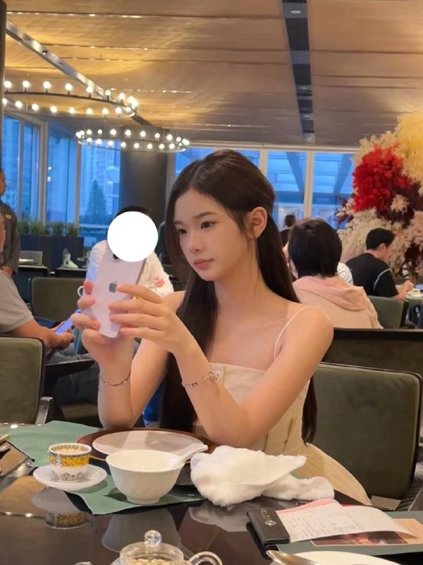 #广州王子诺🌹校花❣️硬5⬆️w🎬· 18岁· 163B（真实数据）· 211大一在读🥰· 精通爵士舞蹈💃· 本人真照    1:1可挂圈——————————————————————❗清纯初恋脸 全身零整无纹身❗假赔总  低素质勿扰#硬5#校花
