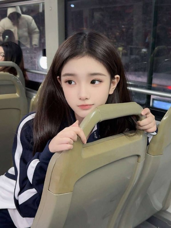 #广州王子诺🌹校花❣️硬5⬆️w🎬· 18岁· 163B（真实数据）· 211大一在读🥰· 精通爵士舞蹈💃· 本人真照    1:1可挂圈——————————————————————❗清纯初恋脸 全身零整无纹身❗假赔总  低素质勿扰#硬5#校花