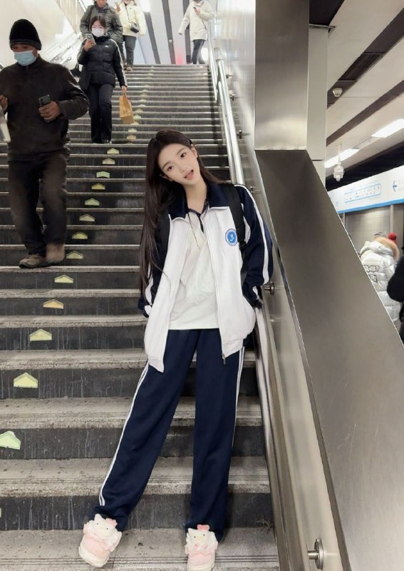 广州糖宝家❣️小林允❣️硬5⬆️w🎬· 18岁· 163B· 中南大一在读🥰· 精通爵士舞蹈💃· 新人刚破chu第一次下氵· 本人真照    1:1可挂圈——————————————————————❗清纯初恋脸 全身零整无纹身❗假赔总  低素质勿扰#小林允