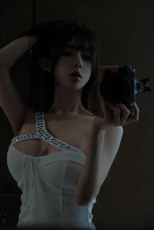 广州糖宝家❤️人《硬5》  韩系黛希身高173 体重99 真🐻D小红书抖音达人 皮肤雪白希滑雪  羽毛球  健身 高尔夫 游泳你的初恋女友  可甜可御 穿衣大牌#黛