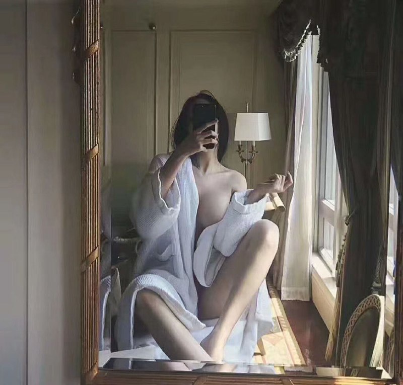 广州阿宝家小艾❤️人极品万起条件女神素颜。硬5w⬆️98后𝟏70e情商在线.会聊天.瑜伽.普拉提🧘‍♀️健身穿着气质大牌  性格温柔 谈吐大方得体网红清纯款.皮肤白嫩.吹弹可破.完美马甲线s身材身材一流女友式高大尚服务。皮肤雪白如玉