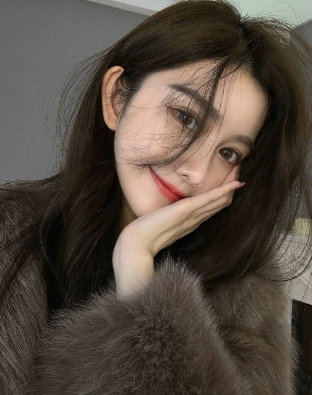 广州阿宝家小艾❤️人极品万起条件女神素颜。硬5w⬆️98后𝟏70e情商在线.会聊天.瑜伽.普拉提🧘‍♀️健身穿着气质大牌  性格温柔 谈吐大方得体网红清纯款.皮肤白嫩.吹弹可破.完美马甲线s身材身材一流女友式高大尚服务。皮肤雪白如玉