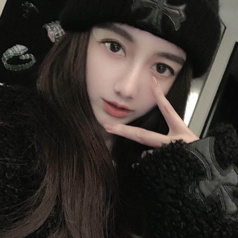 广州阿宝家小艾❤️人极品万起条件女神素颜。硬5w⬆️98后𝟏70e情商在线.会聊天.瑜伽.普拉提🧘‍♀️健身穿着气质大牌  性格温柔 谈吐大方得体网红清纯款.皮肤白嫩.吹弹可破.完美马甲线s身材身材一流女友式高大尚服务。皮肤雪白如玉