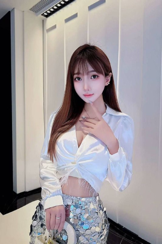 昆明 赵公子170 ，02网红兼职，南方女孩，本人精致洋气大牌人照无差，纯欲女神，又纯又欲，超级骚全球各地  各种类型  见面付💰换号了😂👇👇会员永久有效！现用客服：@AnnaGJ168私聊不了：@AnnaGJ168bot