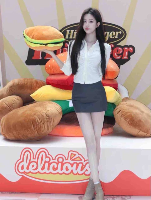 香港极品甜美白小纯款03年 属羊 21岁光脚净身高168cm体重45kg，真🐻D+cup五官精致自然，青春活力皮肤白嫩光滑，腰细腿长小香肩，小细腰，筷子腿全球各地  各种类型  见面付💰换号了😂👇👇会员永久有效！现用客服：@AnnaGJ168私聊不了：@AnnaGJ168bot