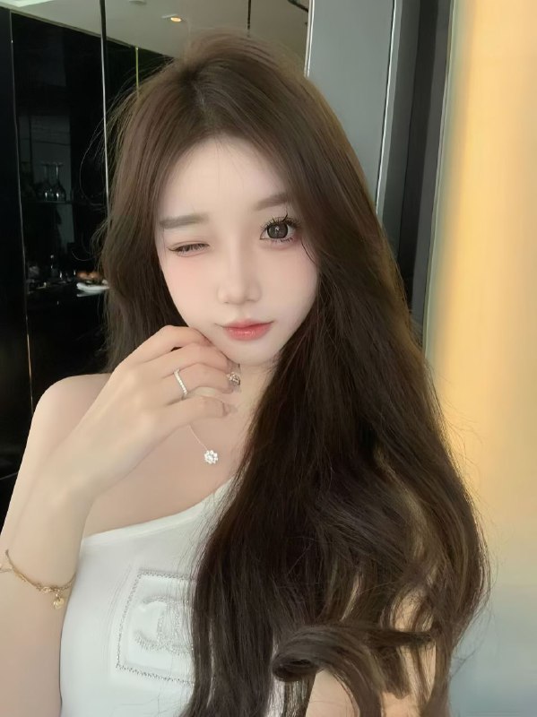 珠海  短暂停留🐝🌸年龄/03🌸身高/171 46kg🌸胸围/36C【圈外女神】 抖音小网红 小红书线上平面模特 工作短期停留，只接素质课抓紧预约🌸稳稳的女神范 穿着高级 素质高脾气好 顶颜气质梦中情人款 一眼就高级的感觉💥特色:女J护士秘书K姐等多角色切换极致体验🌸本人与视频一致