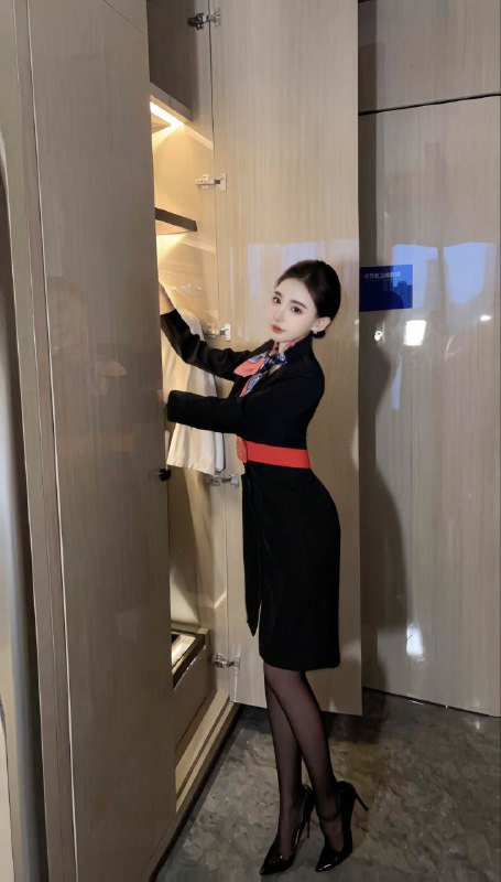 南宁 甜美气质  东航空姐175E 穿着洋气大牌 身材火辣期待与你的相遇全球各地  各种类型  见面付💰换号了😂👇👇会员永久有效！现用客服：@AnnaGJ168私聊不了：@AnnaGJ168bot