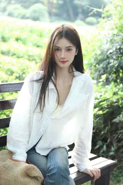 成都 硬5 哲喵喵🏠身高：175（分毫不差 可量）年龄：2003（真实可看sfz）🐻：c  体重：98籍贯：四川 全身冷白皮，白到发光全球各地  各种类型  见面付💰换号了😂👇👇会员永久有效！现用客服：@AnnaGJ168私聊不了：@AnnaGJ168bot