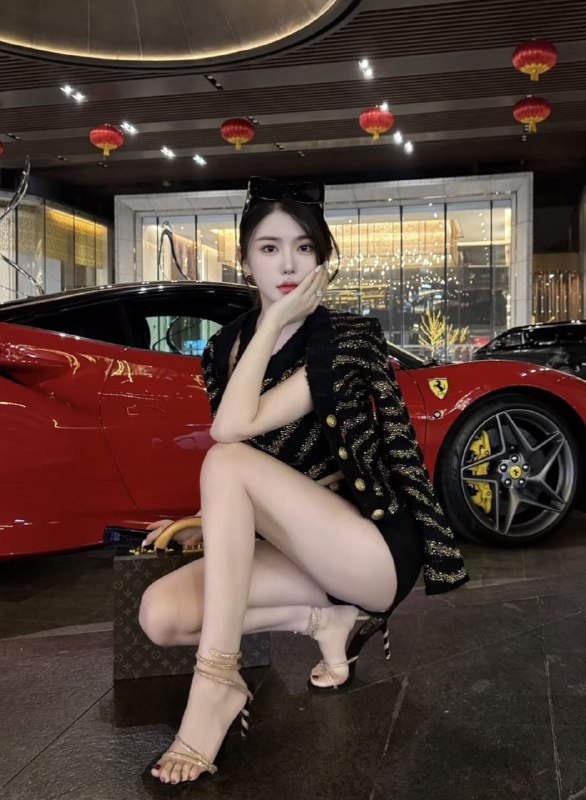 香港🌟新人纯欲女神（蜜蜜）03年175cm//36D♥️•真D杯胸型完美无整 蜜桃臀•马甲线 完美腰臀比0.6•常年健身 体脂率16%•本科学历 一甲普通话 英文流利皮肤雪白 五官精致 穿搭时尚得体💙爱好广泛 高尔夫网球游泳潜水滑雪⛷️气质如兰 情商高会聊天会撒娇全球各地  各种类型  见面付💰换号了😂👇👇会员永久有效！现用客服：@AnnaGJ168私聊不了：@AnnaGJ168bot