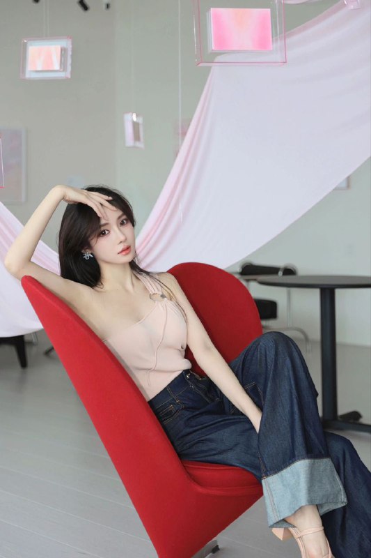 大理 175D皮肤光滑白皙 五官自然精致凹凸有致 气质洋气 可纯可性感长期健身瑜伽 兼职不常在全球各地  各种类型  见面付💰换号了😂👇👇会员永久有效！现用客服：@AnnaGJ168私聊不了：@AnnaGJ168bot