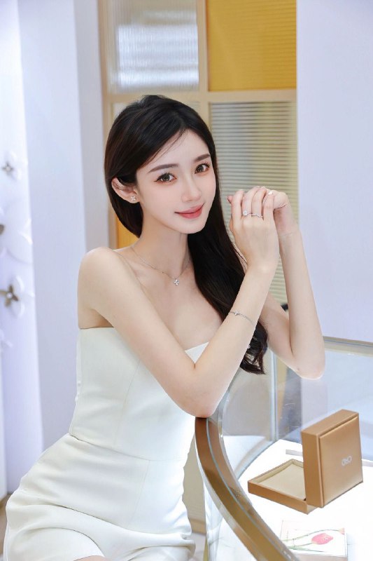 大理 175D皮肤光滑白皙 五官自然精致凹凸有致 气质洋气 可纯可性感长期健身瑜伽 兼职不常在全球各地  各种类型  见面付💰换号了😂👇👇会员永久有效！现用客服：@AnnaGJ168私聊不了：@AnnaGJ168bot