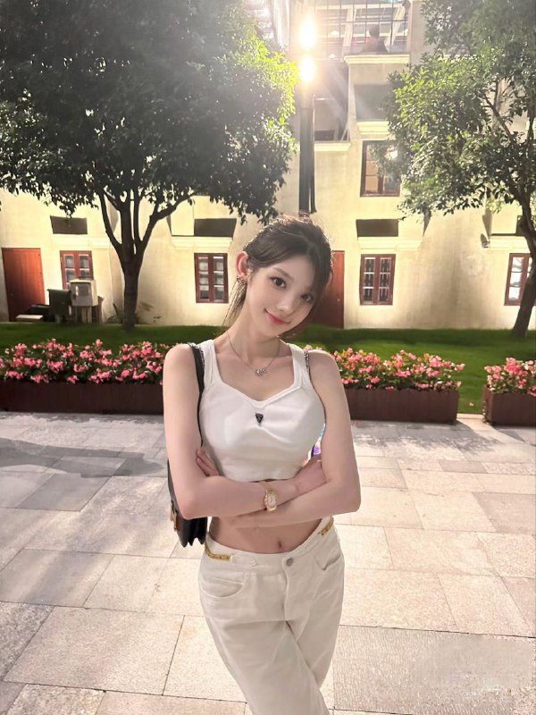 香港🇭🇰白小纯 极品新人净高 168  真🐻D 巨白真实资料 随时见本人全球各地  各种类型  见面付💰换号了😂👇👇会员永久有效！现用客服：@AnnaGJ168私聊不了：@AnnaGJ168bot