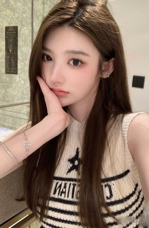 香港🇭🇰白小纯 极品新人净高 168  真🐻D 巨白真实资料 随时见本人全球各地  各种类型  见面付💰换号了😂👇👇会员永久有效！现用客服：@AnnaGJ168私聊不了：@AnnaGJ168bot