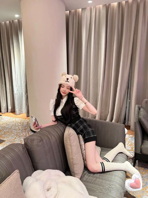 香港🇭🇰白小纯 极品新人净高 168  真🐻D 巨白真实资料 随时见本人全球各地  各种类型  见面付💰换号了😂👇👇会员永久有效！现用客服：@AnnaGJ168私聊不了：@AnnaGJ168bot