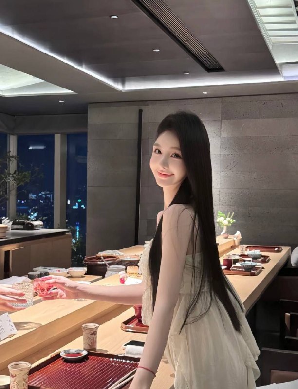 北京 硬万圈外网红 兼职  十一身高：175cm 体重：50kg年龄：03年  胸围：D职业：平面模特  博主抖音14.9w粉丝。微博26.5w粉丝人照合一，温柔气质，脾气好，情商高，情绪价值女友感拉满，身材37分，天然大胸🐻翘臀，身材超好，身体柔韧度满分，可一字马，皮肤Q弹白嫩。平时兼职有自己的生活，爱好打羽毛球，瑜伽，无任何风尘气全球各地  各种类型  见面付💰换号了😂👇👇会员永久有效！现用客服：@AnnaGJ168私聊不了：@AnnaGJ168bot