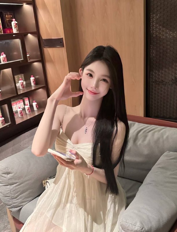 北京 硬万圈外网红 兼职  十一身高：175cm 体重：50kg年龄：03年  胸围：D职业：平面模特  博主抖音14.9w粉丝。微博26.5w粉丝人照合一，温柔气质，脾气好，情商高，情绪价值女友感拉满，身材37分，天然大胸🐻翘臀，身材超好，身体柔韧度满分，可一字马，皮肤Q弹白嫩。平时兼职有自己的生活，爱好打羽毛球，瑜伽，无任何风尘气全球各地  各种类型  见面付💰换号了😂👇👇会员永久有效！现用客服：@AnnaGJ168私聊不了：@AnnaGJ168bot