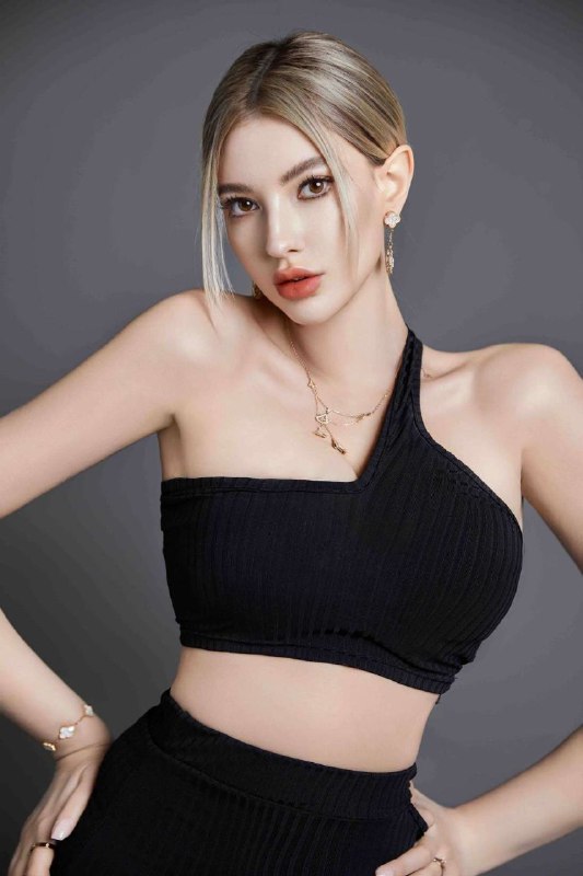 北京 首映 意大利🇮🇹名模 鹦鹉🦜5京城第一高 190cm• 𝐇𝐞𝐢𝐠𝐡𝐭身高/190• 体重/60• 𝐁𝐮𝐬𝐭胸围/D• 𝐀𝐠𝐞年龄/22• 𝐎𝐜𝐜𝐮𝐩𝐚𝐭𝐢𝐨𝐧职业/ 走秀模特/T台模特北京有签约，业余时间兼职 短期停留本人不缺钱，爱好男人，懂的人都懂真人真照，假赔总 目前只GZS 不外服务：Kiss/🉑6.9/🉑丝袜👠/陪🛁/🈚T👄💎英文 流利 沟通无障碍💎性格开朗 粉嫩可口 绝对哇塞😍😍特殊服务：口爆 吞精 颜射 缸交3通全球各地  各种类型  见面付💰换号了😂👇👇会员永久有效！现用客服：@AnnaGJ168私聊不了：@AnnaGJ168bot