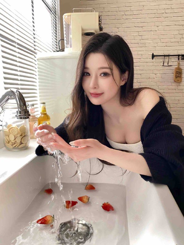 苏州 蓝猫🏠纯御模特🐝首次落地苏州 短期兼职简介:170E   94斤 网拍模特兼职可英语交流 超白超温柔女友feel高颜，可甜可御，标准e人，阳光活泼爱生活~高素养 高情商 高学历喜欢恋爱模式的相处，期待做你的一日女友 ~ 人生很短，既然有缘相遇，那么希望不负今天， 性格开朗 谈吐优雅   百分百好评神器全球各地  各种类型  见面付💰换号了😂👇👇会员永久有效！现用客服：@AnnaGJ168私聊不了：@AnnaGJ168bot