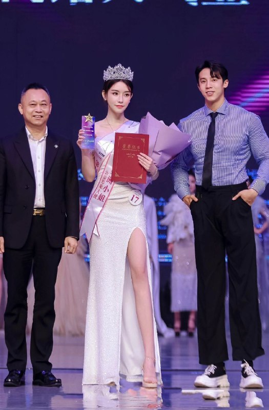 上海 李晚晚🏠W亚洲小姐亚军真人真照假赔10w🌸上海176真🐻E真实亚洲小姐亚军。形象大使硕士学位参演多部古装剧，公益活动形象大使微博小红书几十万粉皮肤超白皙，温柔可人 江苏人擅长高尔夫..全球各地  各种类型  见面付💰换号了😂👇👇会员永久有效！现用客服：@AnnaGJ168私聊不了：@AnnaGJ168bot