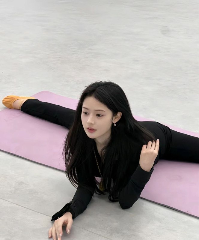 深圳 白虎学生 会一字马 第一次⬇️氵真实05年 身高165  体重42kg🐻36D （真实大二学生👩‍🎓在读电子商务学院 ）🌸刚破处🍬三点粉  一线天馒头粉粉嫩嫩🌸皮肤巨白 牛奶般滑嫩有光泽🍼🌸前凸后翘无赘肉 乖巧可爱🉑颜🉑甜💗🌸敏感体质易湿会吸娇喘 外表娇羞，🛏️上主动  服务超好，🉑69蛇纹，🚗，yt wt🌸本人性格好 青春活泼 无不良嗜好🌸偶尔兼职 期待素质哥哥🈶jk 丝袜，情趣