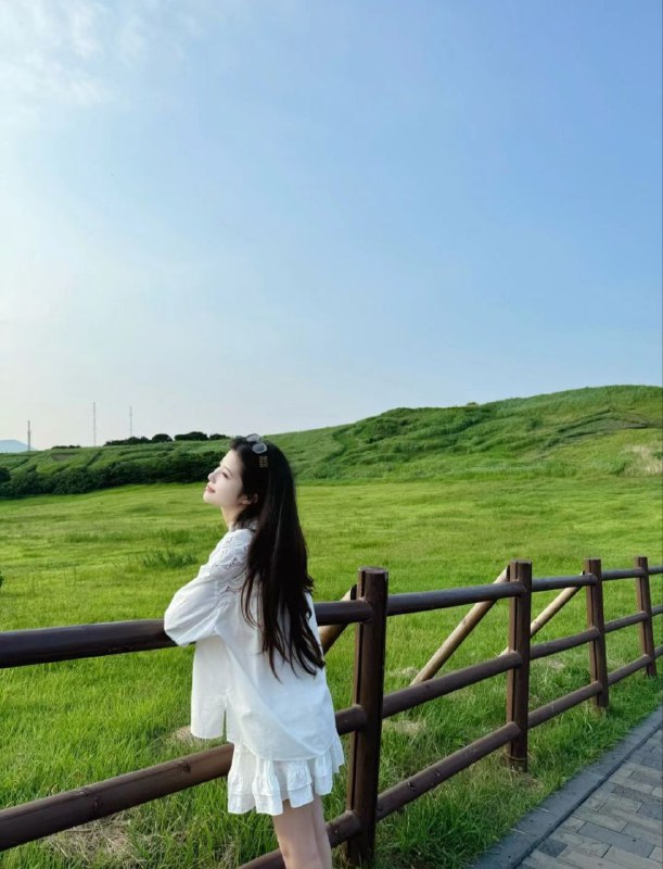 北京 赛丽亚🏠硬🦜真实北京电影学院学生甜美童颜 粉嫩D奶甜心 白嫩誘人• 纯天然雪白肌肤 勾魂蜜桃臀•2003•170CM-47KG-真🐻D黄金绝佳比例真人真照 生活自拍日常素颜 干净清爽女友感十足制菔齊全特長  純慾精緻全球各地  各种类型  见面付💰换号了😂👇👇会员永久有效！现用客服：@AnnaGJ168私聊不了：@AnnaGJ168bot