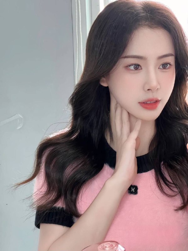 石家庄 传媒学院学生，173C，03年，纯天然，高颜值，气质高挑，皮肤雪白光滑。全球各地  各种类型  见面付💰换号了😂👇👇会员永久有效！现用客服：@AnnaGJ168私聊不了：@AnnaGJ168bot