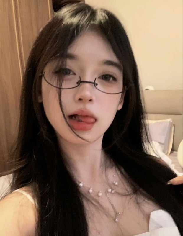 重庆 小白菜🥬🉑🍵学信网兼职学生 身高172体重96  年龄02真实在校大学生假期兼职，纯欲天花板有真实学生证可查学信网性格开朗，温柔耐心，不催不事全球各地  各种类型  见面付💰换号了😂👇👇会员永久有效！现用客服：@AnnaGJ168私聊不了：@AnnaGJ168bot